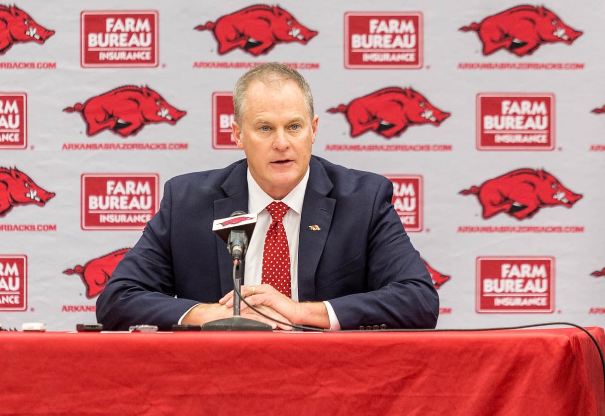 Arkansas AD apologizes for incident with Kentucky reporter
