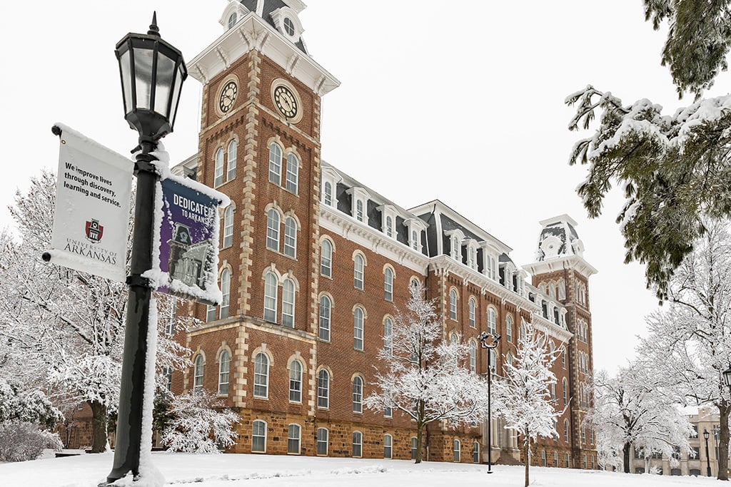 University of Arkansas to open at 9:30 a.m. Thursday