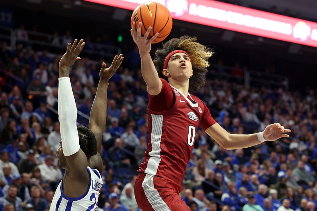 Razorbacks erupt at Rupp, topple Kentucky in standout performance