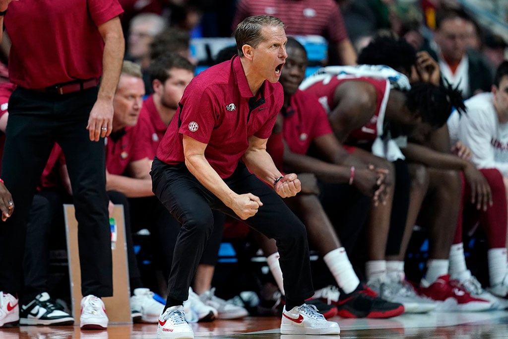 Gritty Hogs fire up fanbase, but the hot Huskies await in Las Vegas